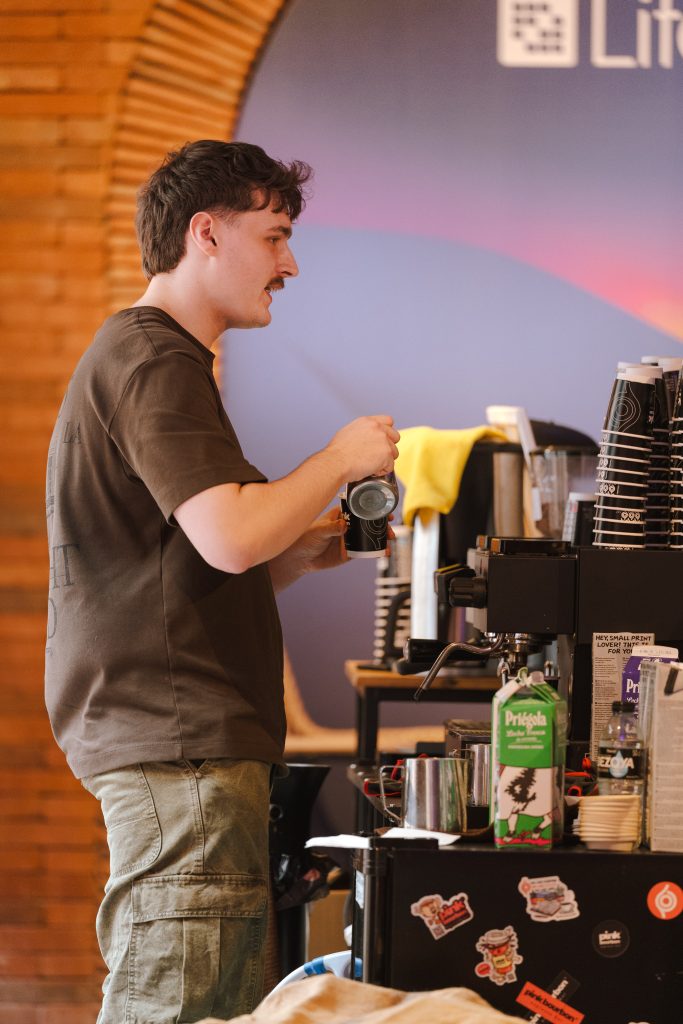 Joe Lozano cafe de especialidad pink bourbon espresso bar carrito coffee break corporativo eventos de cafe catering cafe madrid 212